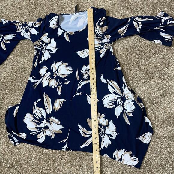 White Mark Handkerchief Tunic Top floral print Navy Blue White blouse top SZ M - Picture 7 of 9